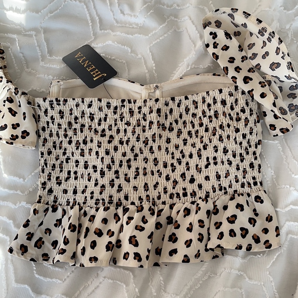 ❗️brand new cheetah top❗️ - Picture 4 of 4